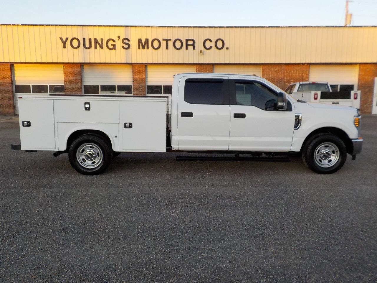 Used 2019 Ford F350 XL w/ Power Equipment Group image 7