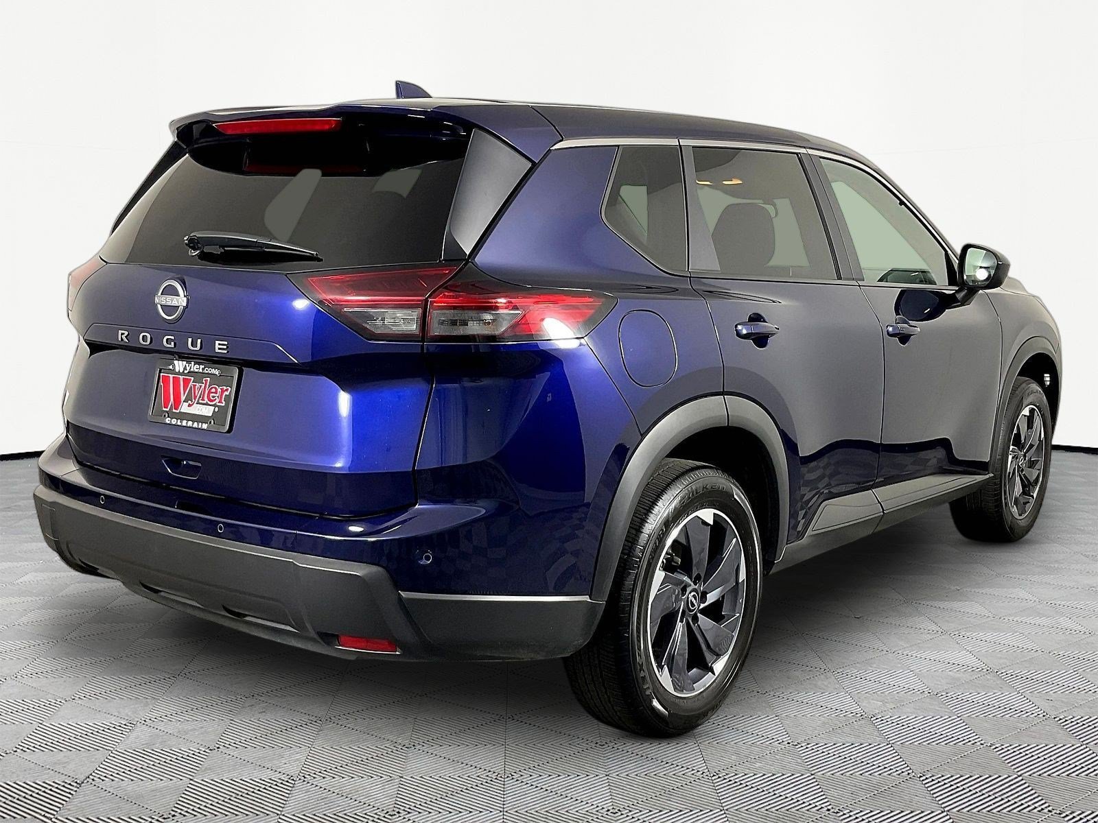Certified 2026 Nissan Rogue SV FWD image 6