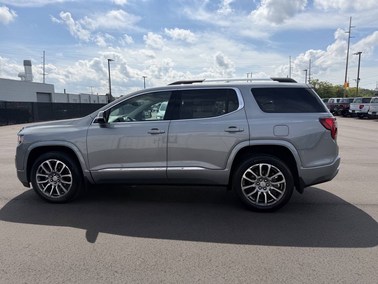Used 2023 GMC Acadia Denali w/ Trailering Package AWD/4WD image 5