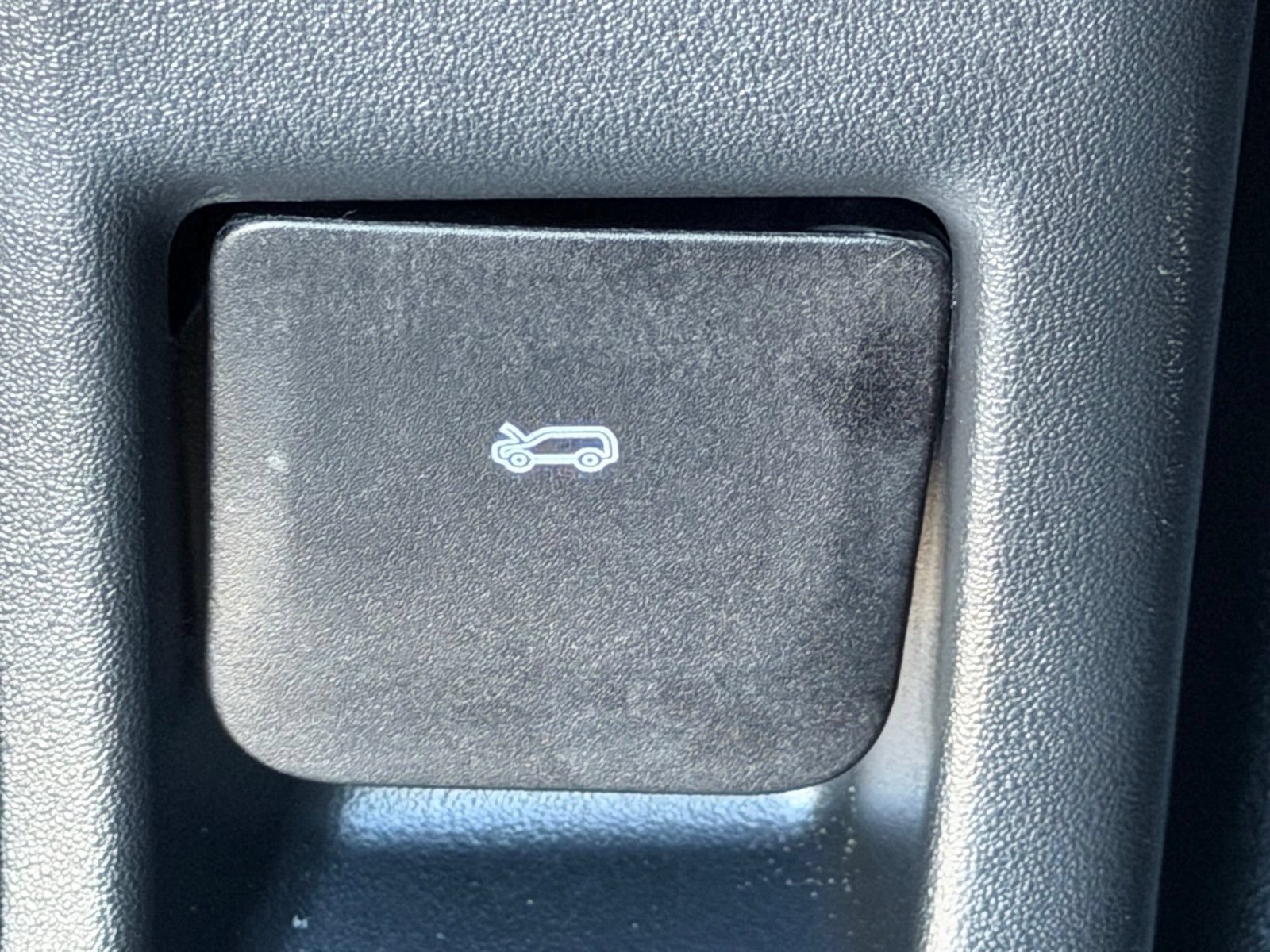 New 2026 Land Rover Defender 130 X AWD/4WD image 24