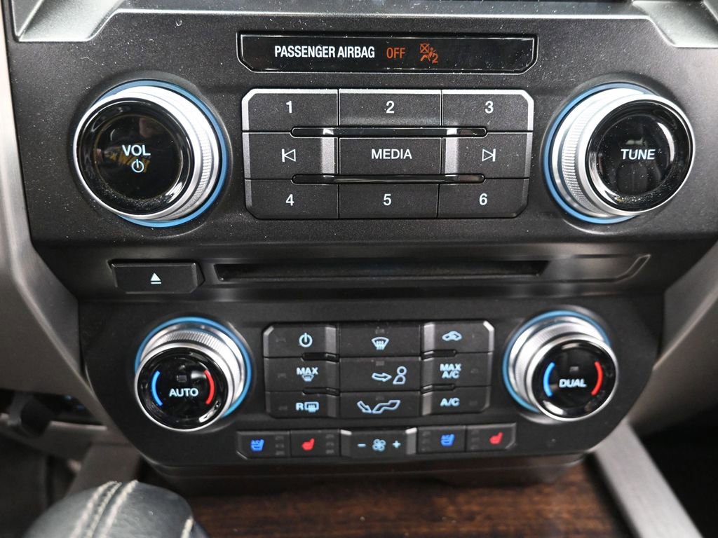 Used 2015 Ford F150 Platinum w/ Equipment Group 701A Luxury image 16