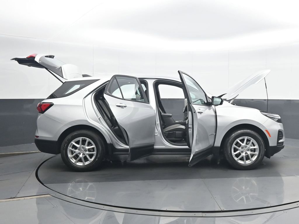 Used 2022 Chevrolet Equinox LS image 26