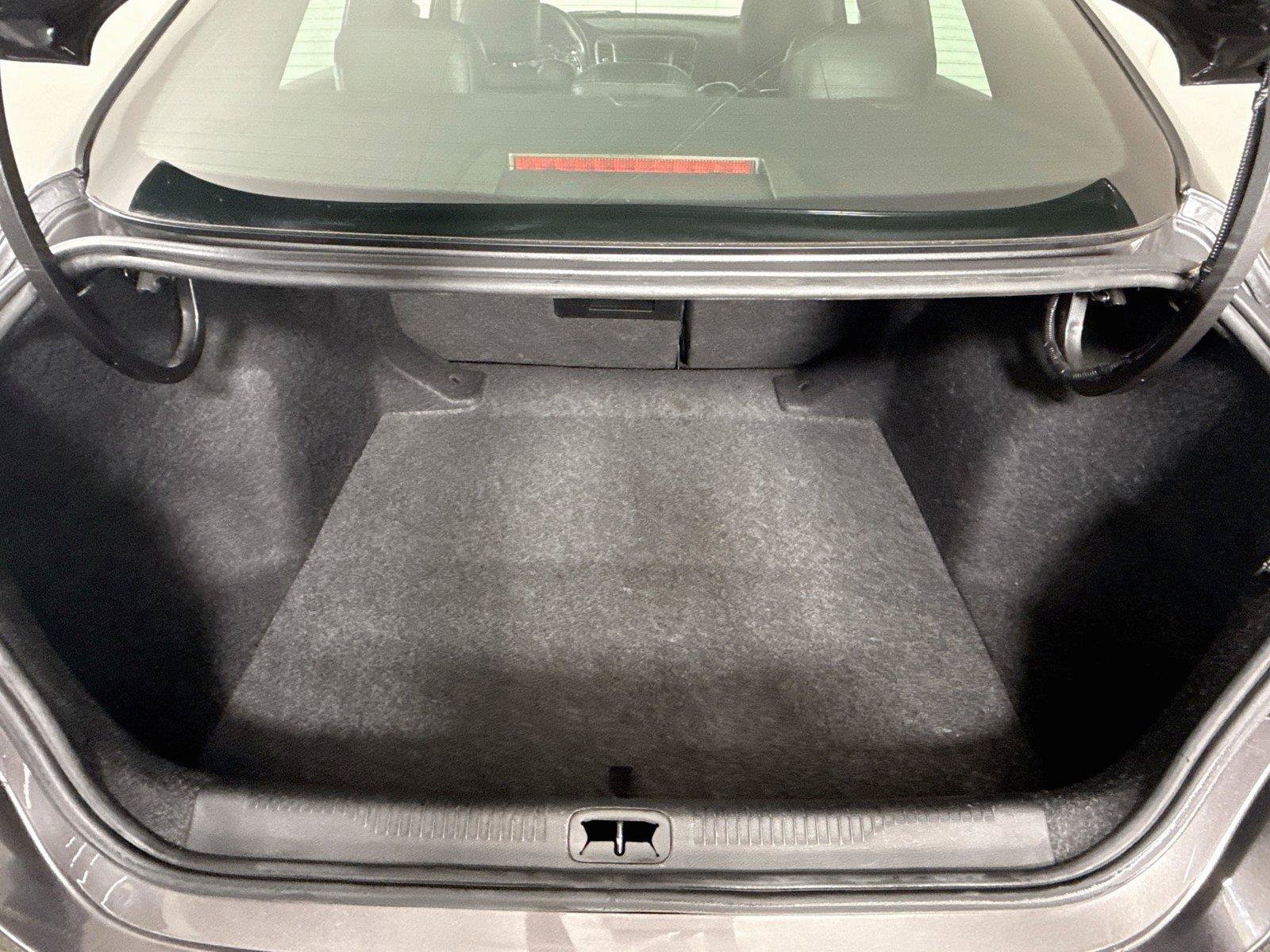 Used 2015 Chrysler 200 S FWD image 17