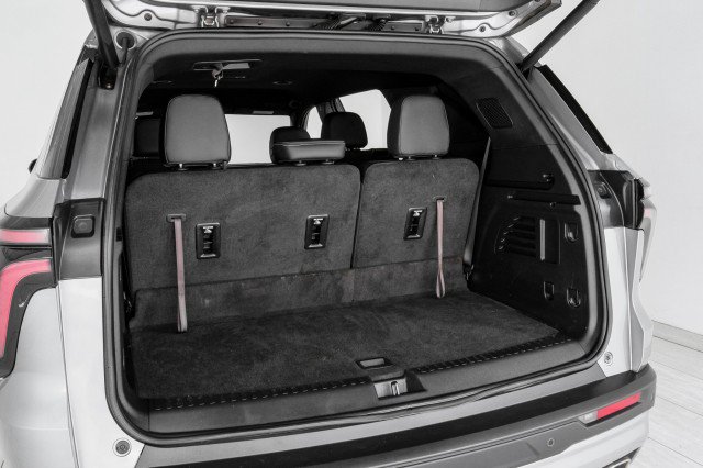 Used 2025 Chevrolet Traverse LT w/ LPO, Floor Liner Package FWD image 53
