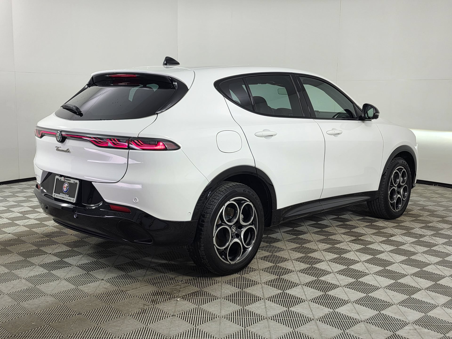 Used 2025 Alfa Romeo Tonale w/ Premium Package AWD/4WD image 7