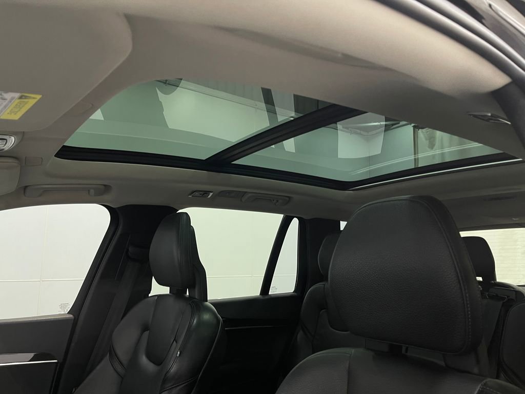 Used 2018 Volvo XC90 T8 Momentum w/ Convenience Package image 12