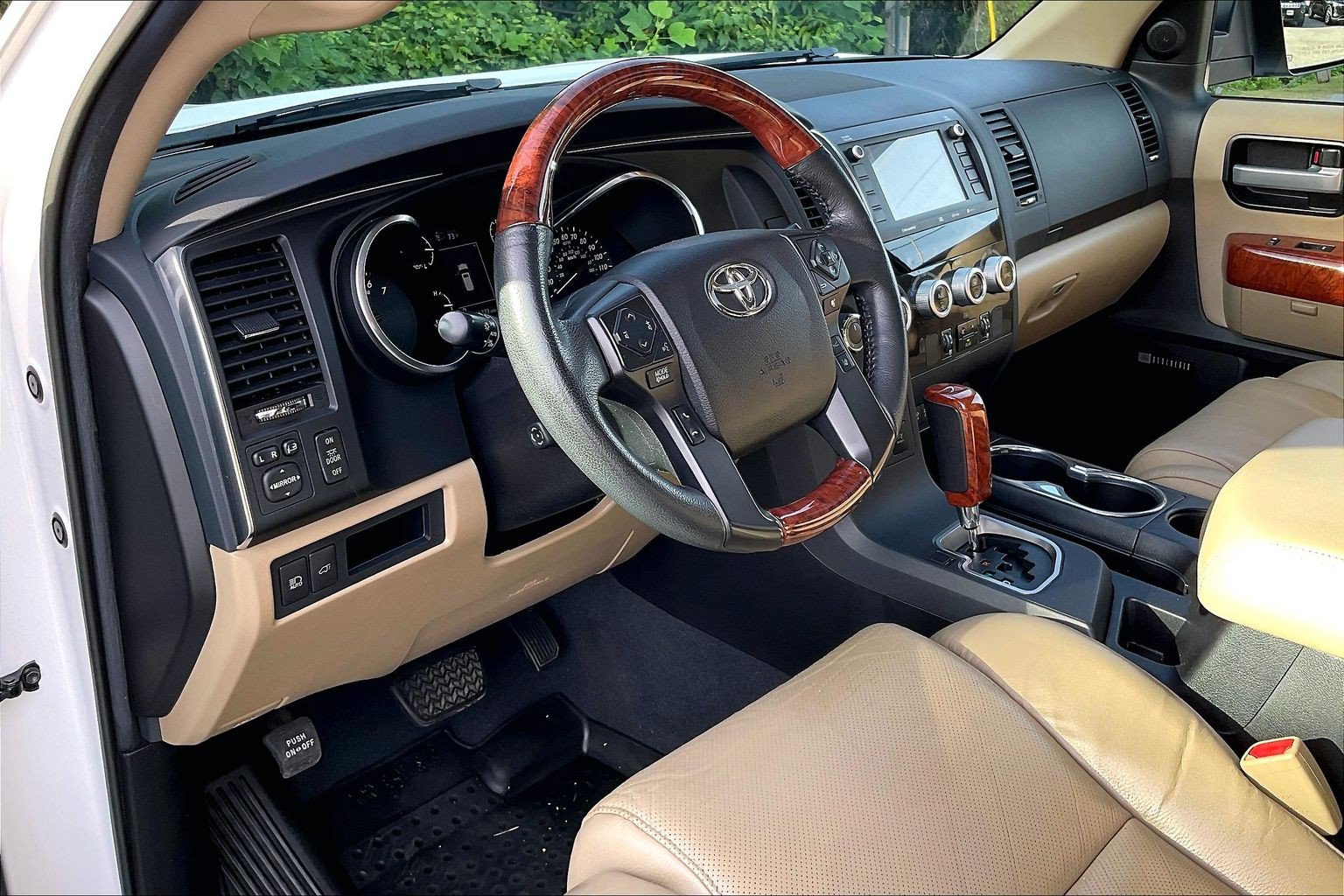 Used 2021 Toyota Sequoia Platinum AWD/4WD image 14