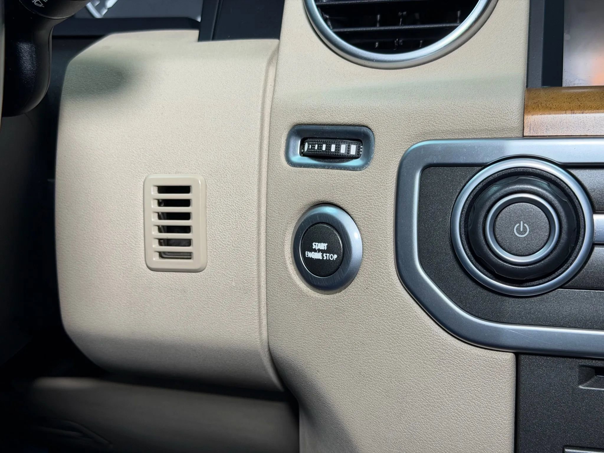 Used 2016 Land Rover LR4 HSE AWD/4WD image 28