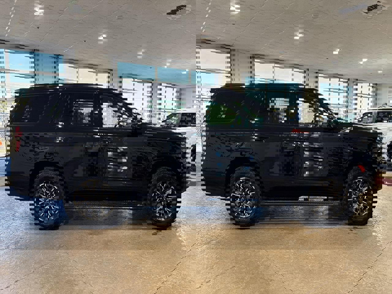 Used 2024 Chevrolet Tahoe Z71 w/ Luxury Package image 3