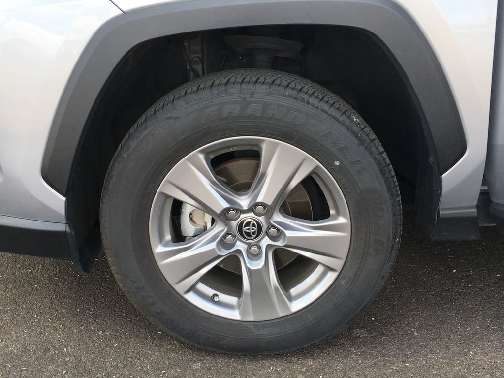 Used 2025 Toyota RAV4 XLE AWD/4WD image 35