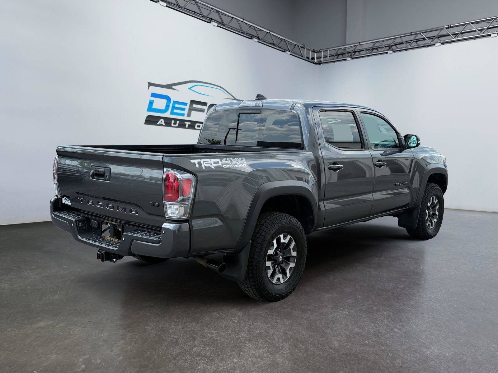 Used 2020 Toyota Tacoma TRD Off-Road w/ TRD Premium Off Road Package AWD/4WD image 3