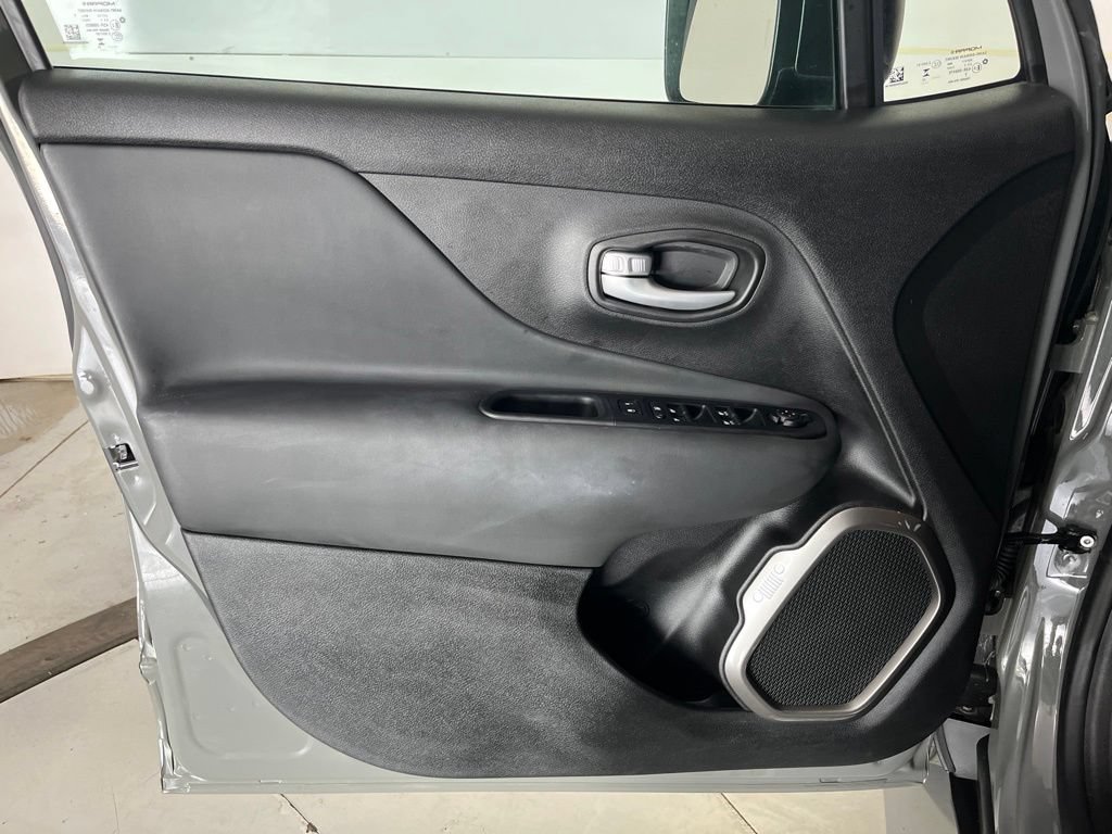 Used 2023 Jeep Renegade Latitude AWD/4WD image 25