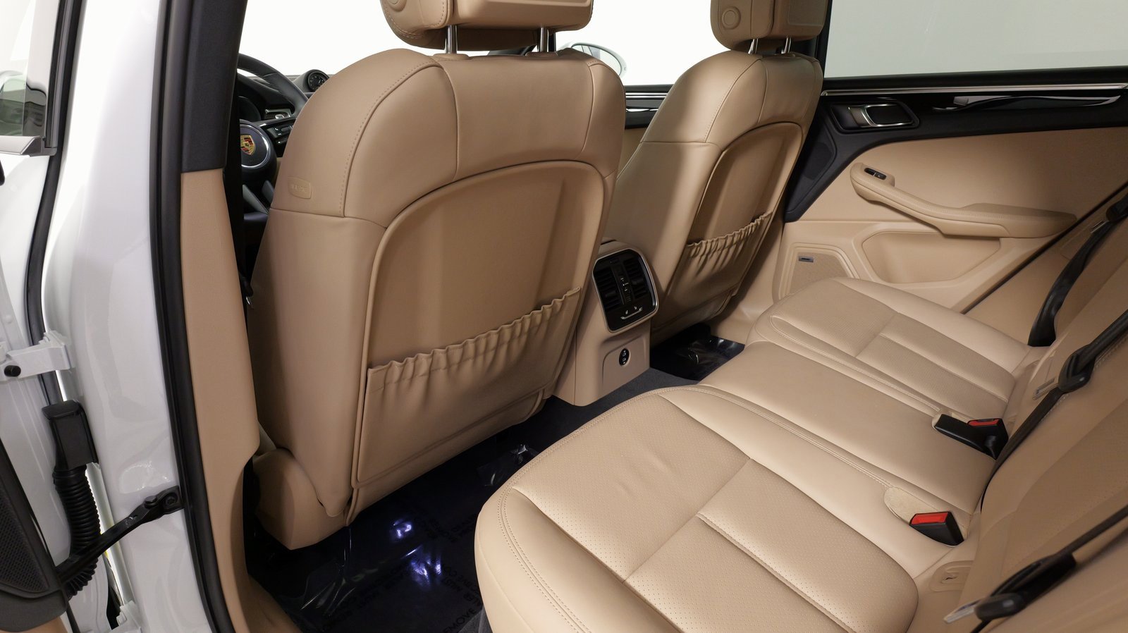 Used 2025 Porsche Macan image 41