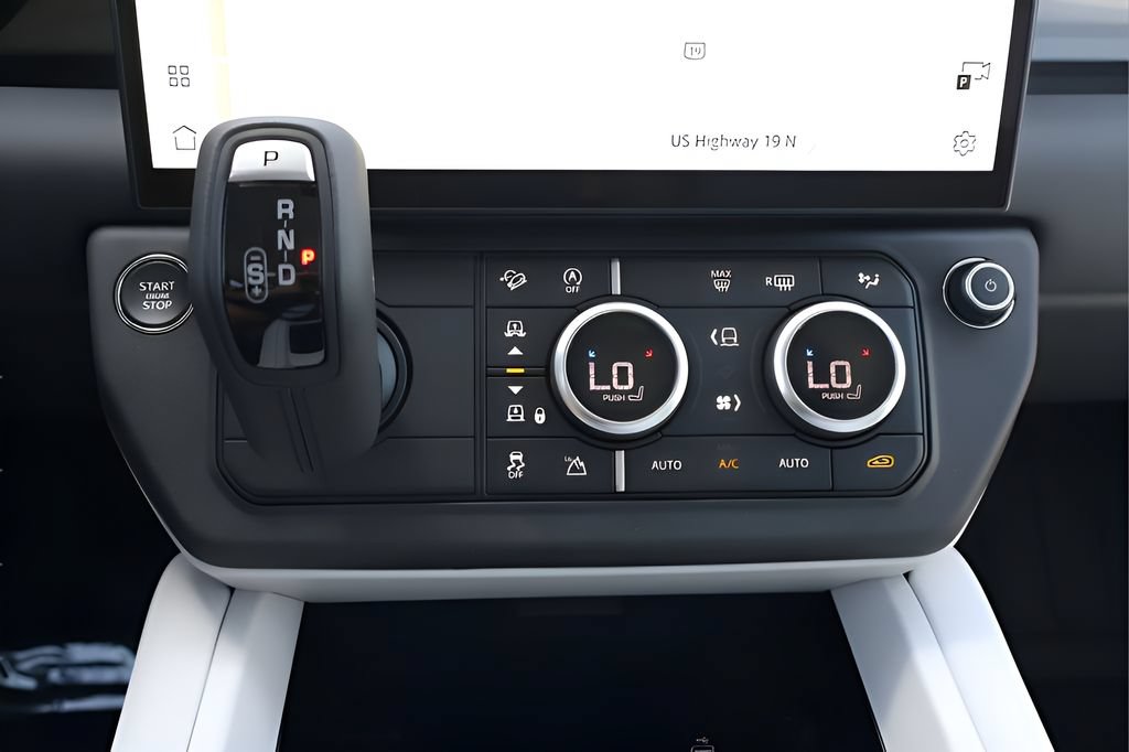 New 2026 Land Rover Defender 110 X-Dynamic SE AWD/4WD image 27