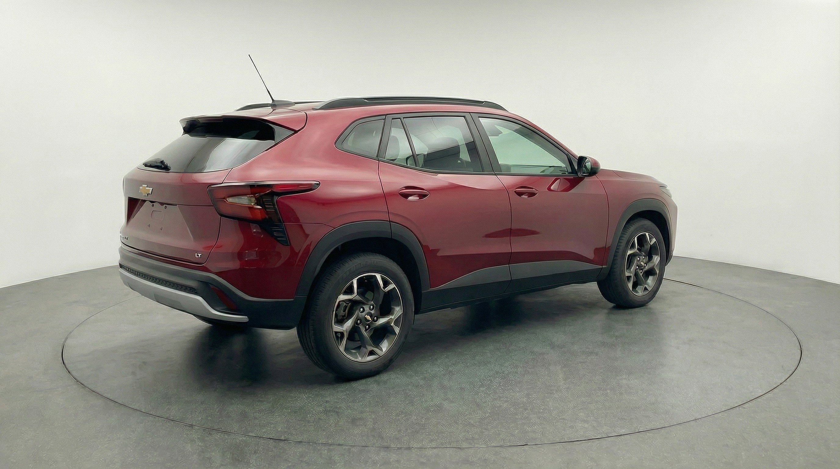 Used 2025 Chevrolet Trax LT w/ LT Convenience Package image 9