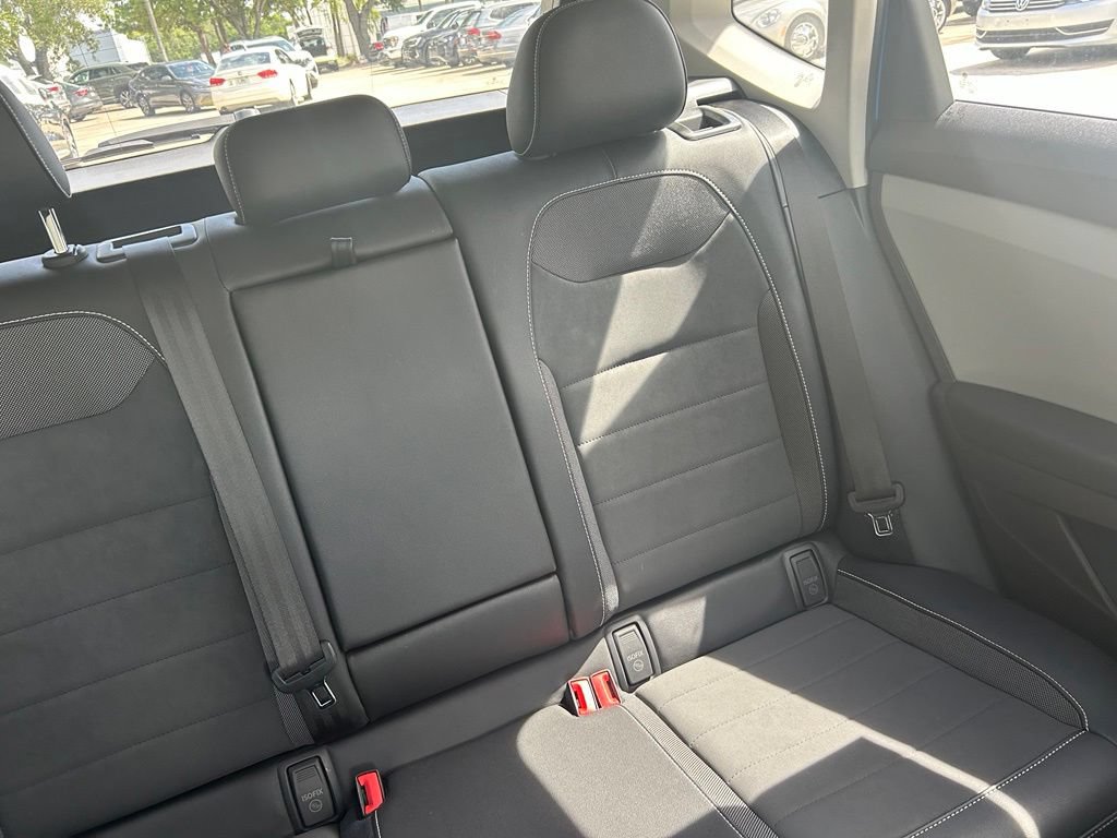 Certified 2022 Volkswagen Taos SE FWD image 14