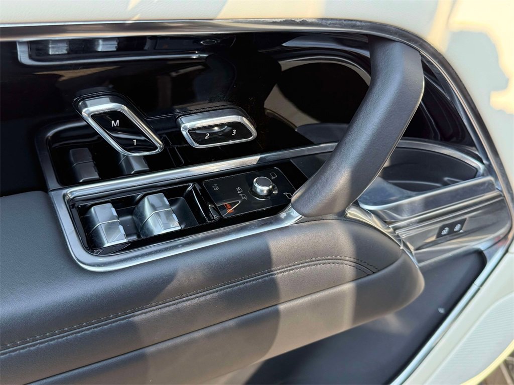 Used 2023 Land Rover Range Rover SE image 21