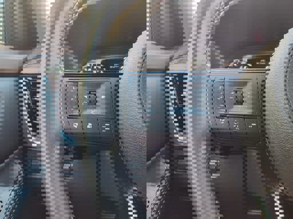 Used 2022 Nissan Rogue SV w/ SV Premium Package image 24