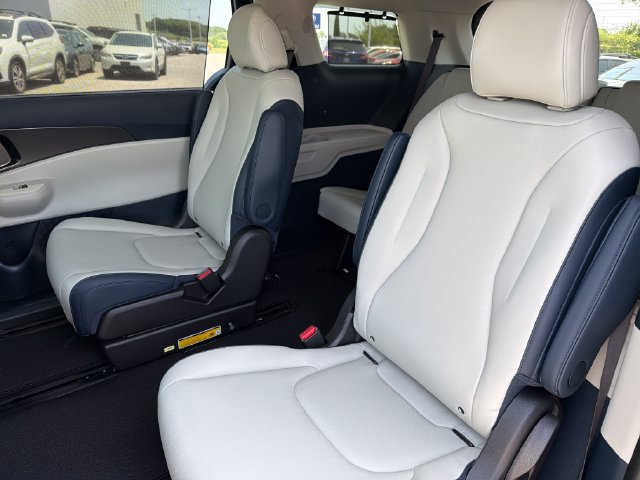 New 2027 Kia Carnival SX w/ Dark Edition Package FWD image 20