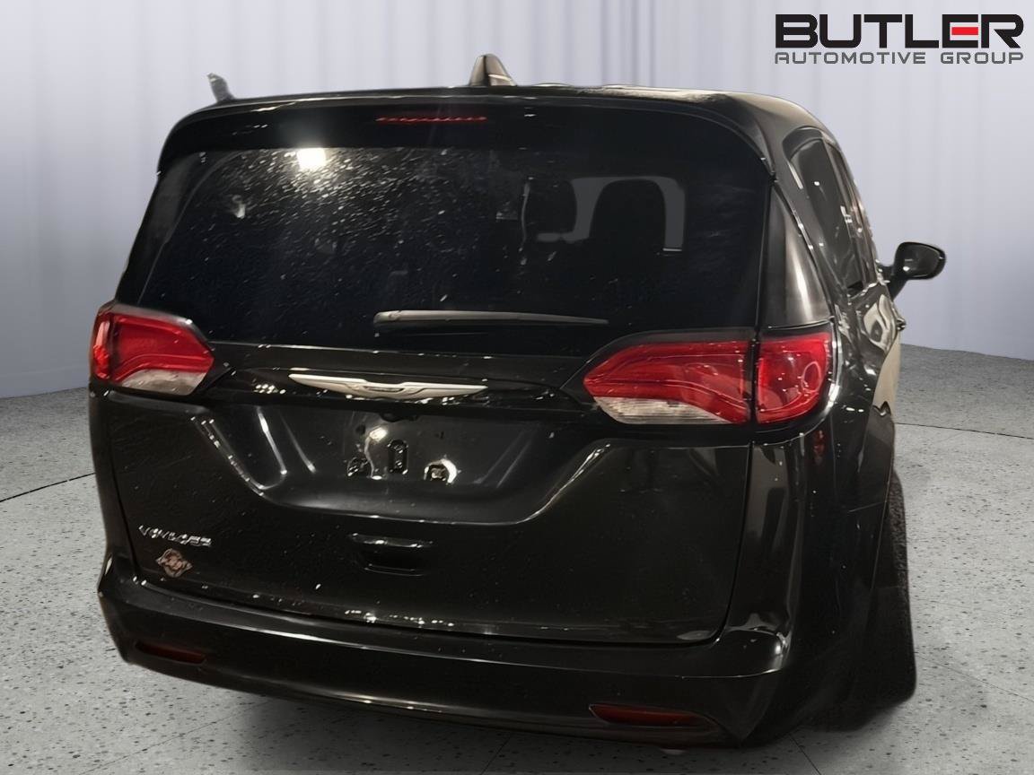Used 2023 Chrysler Voyager LX FWD image 10