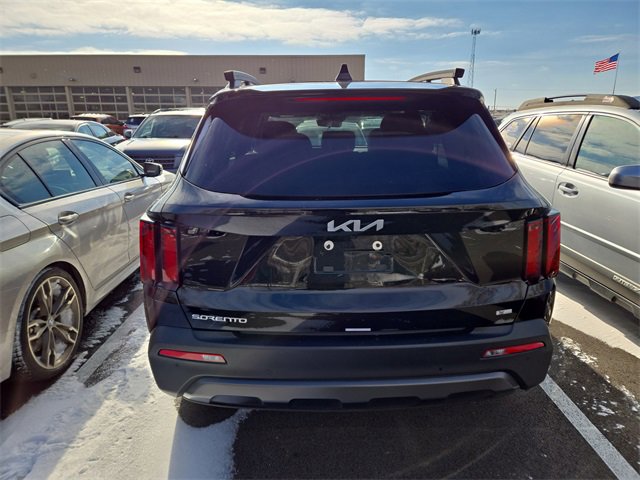 Used 2023 Kia Sorento S w/ Panoramic Sunroof Package image 2