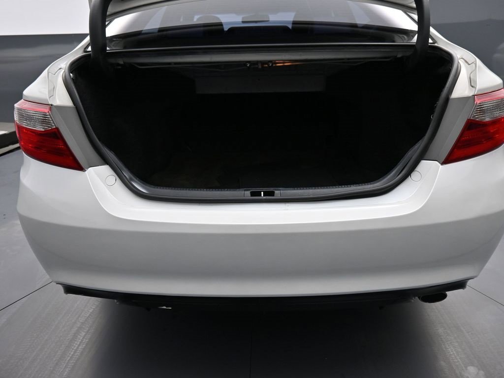 Used 2015 Toyota Camry SE image 21