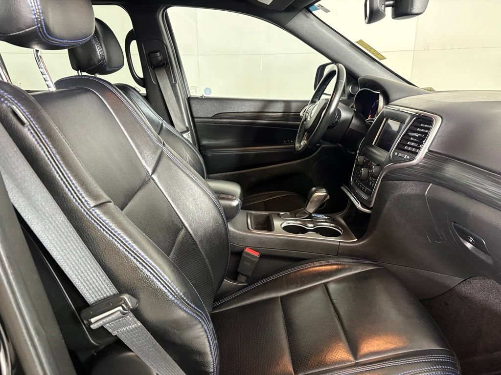 Used 2019 Jeep Grand Cherokee Laredo RWD image 17