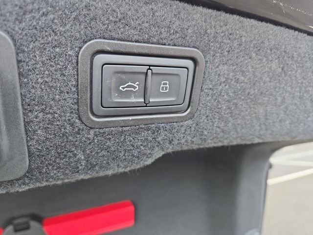 Used 2021 Audi A8 L 4.0T w/ Executive Plus Package image 33