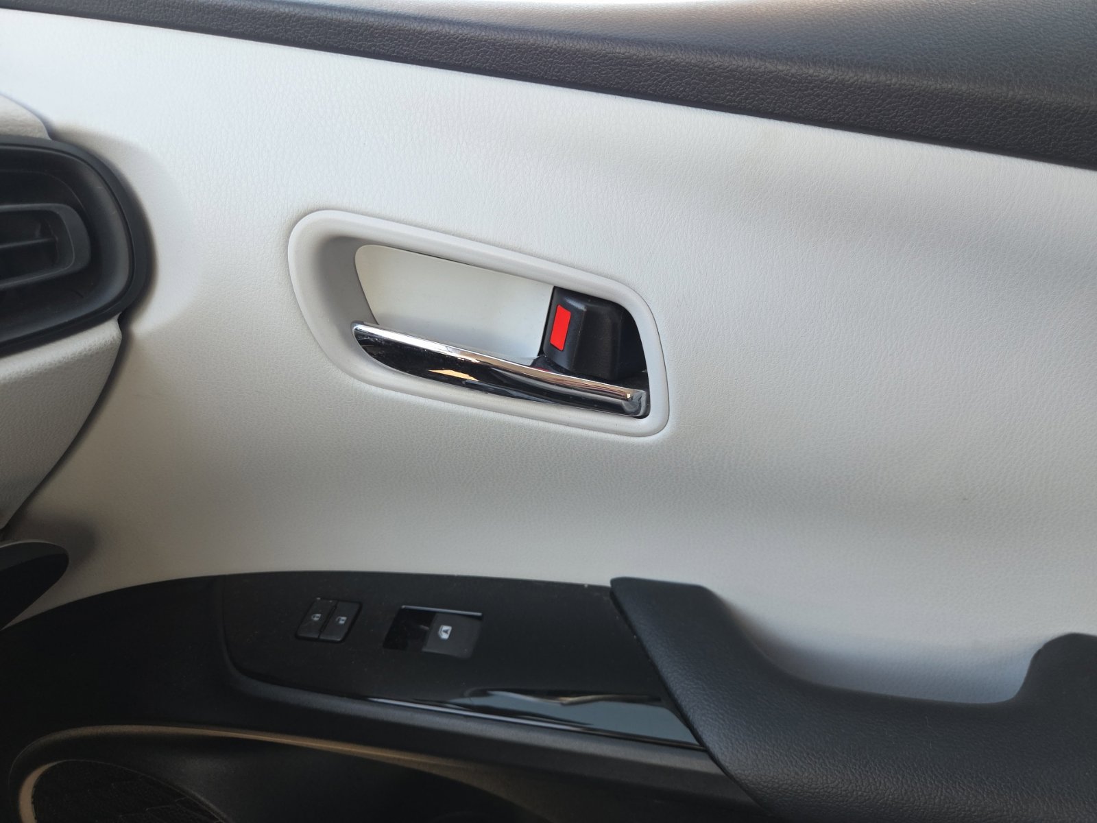 Used 2018 Toyota Prius Two w/ Prius Two Safety Plus Package FWD image 19