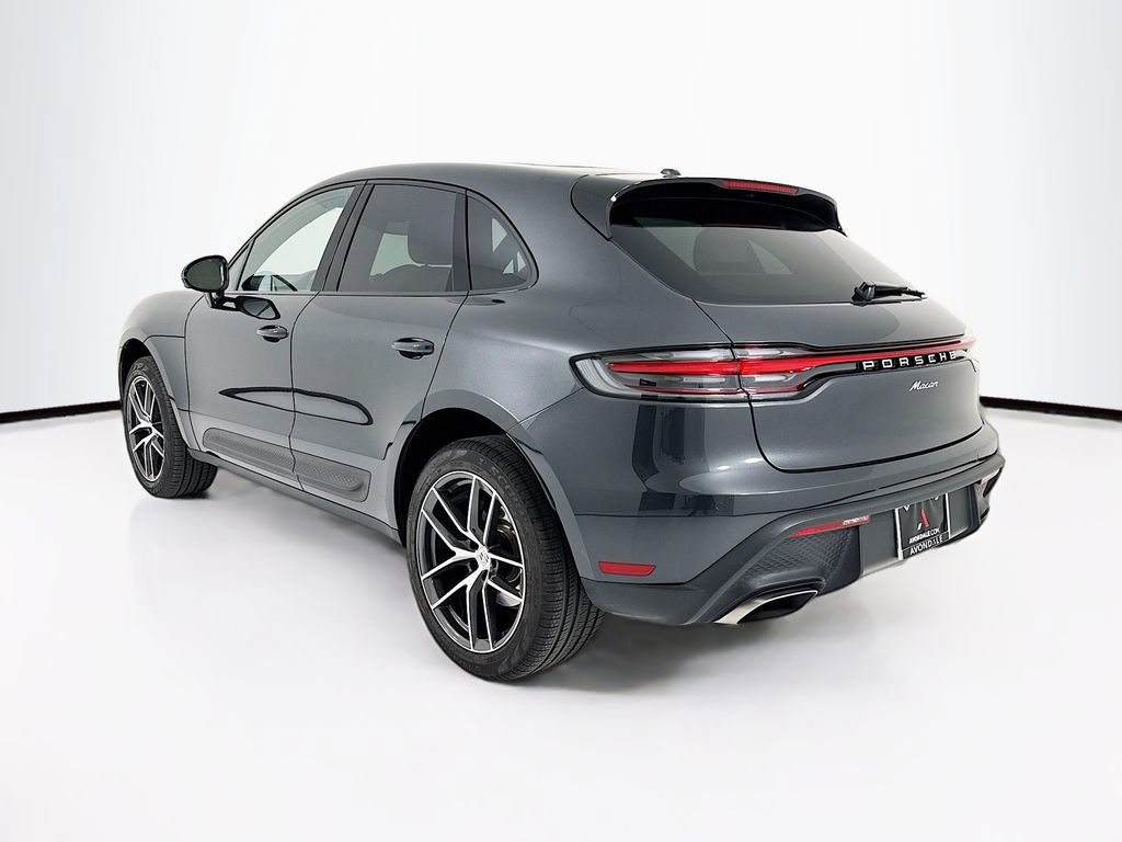 Certified 2025 Porsche Macan image 3