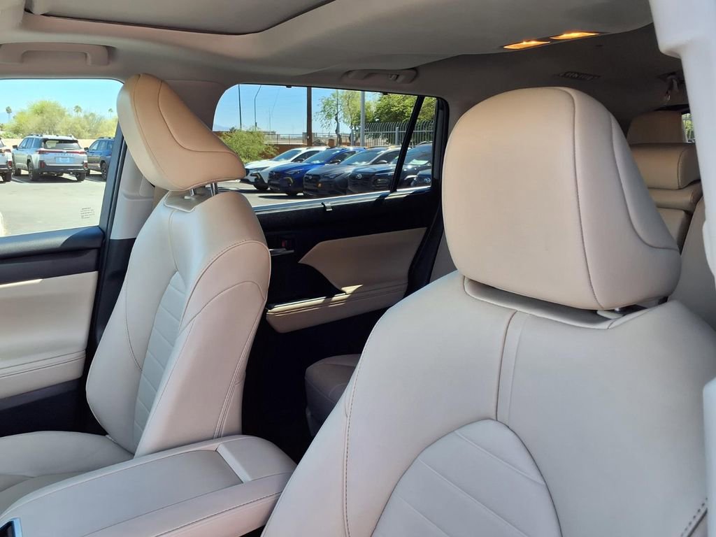 Used 2023 Toyota Highlander XLE image 27