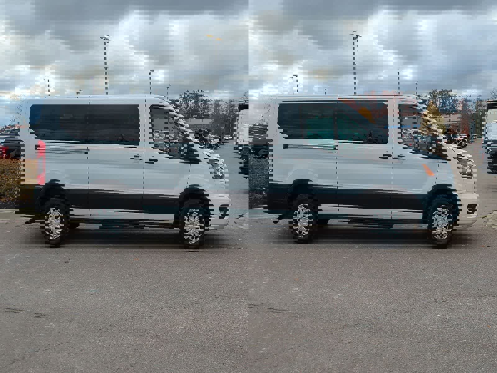 Used 2023 Ford Transit 350 XLT image 9