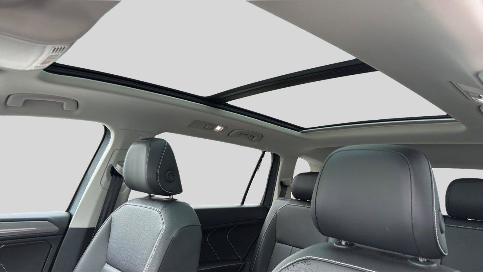 Used 2024 Volkswagen Tiguan SE w/ Panoramic Sunroof Package FWD image 14