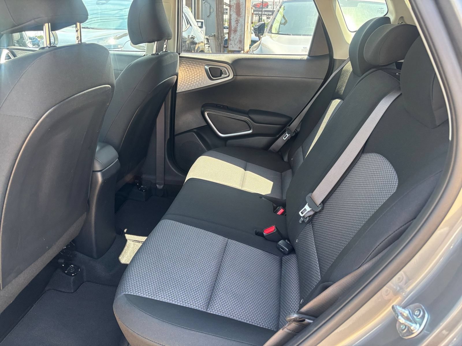 Used 2025 Kia Soul LX w/ LX Technology Package FWD image 18