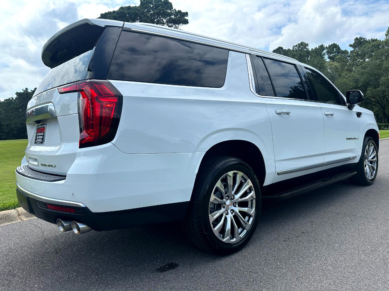 Used 2023 GMC Yukon XL Denali image 5