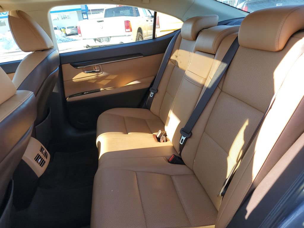 Used 2016 Lexus ES 350 w/ Navigation System Package image 33