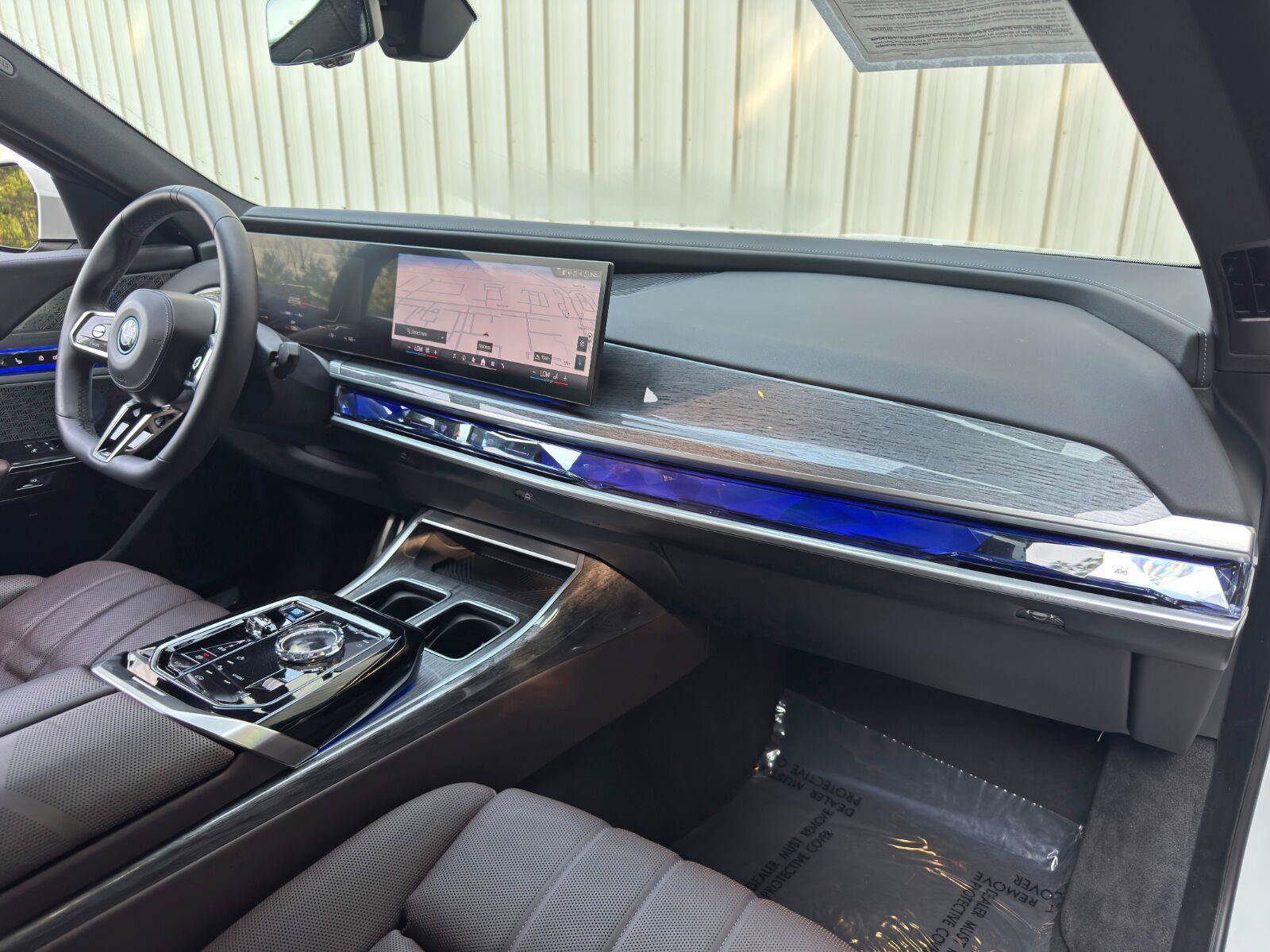 Used 2023 BMW i7 xDrive60 w/ Executive Package 2 AWD/4WD image 14