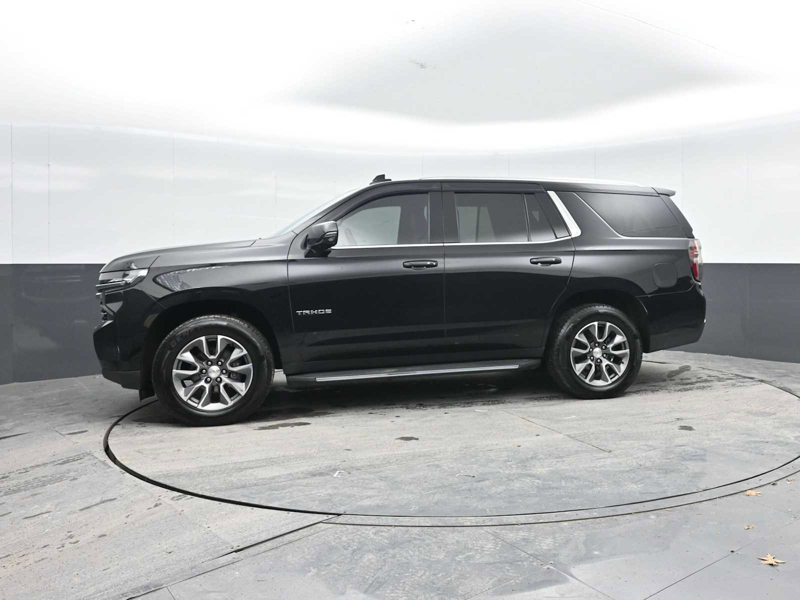 Used 2022 Chevrolet Tahoe LT w/ Luxury Package image 4