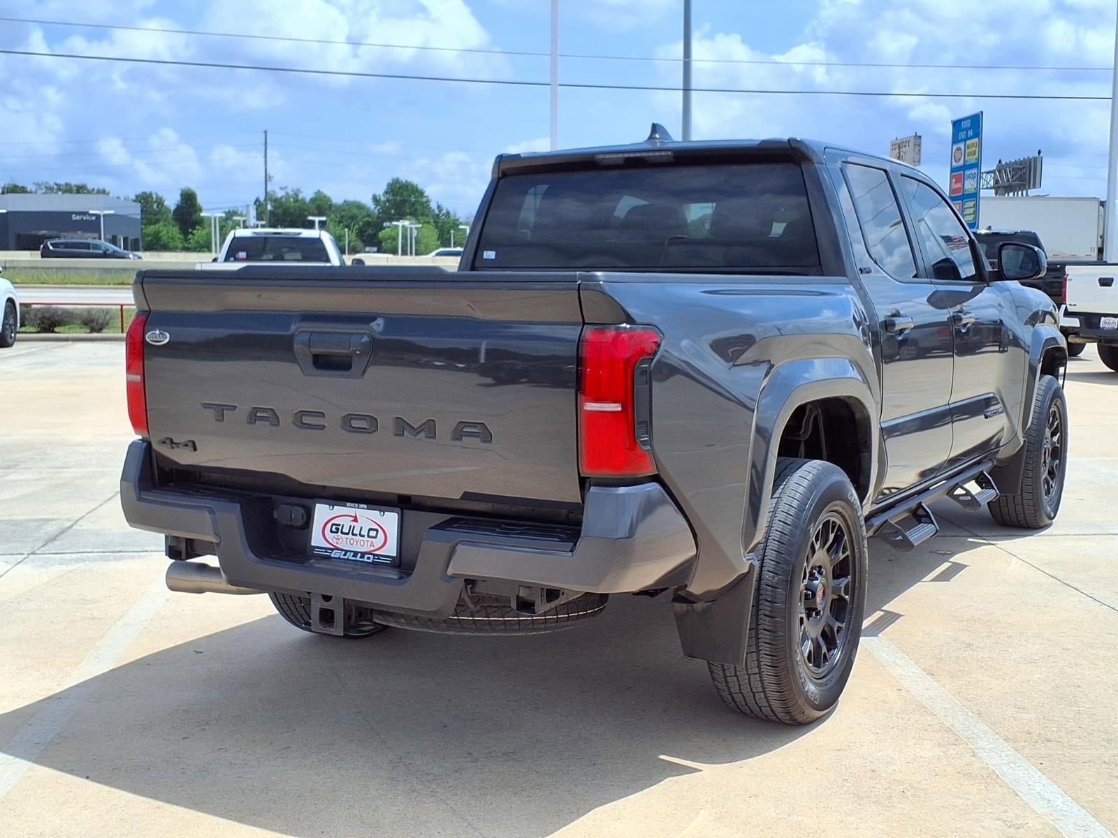 Certified 2024 Toyota Tacoma SR5 AWD/4WD image 9