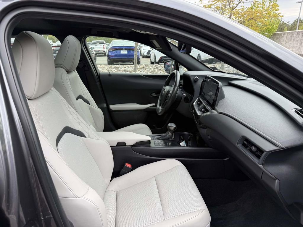 Used 2024 Lexus UX 250h AWD w/ Premium Package image 15