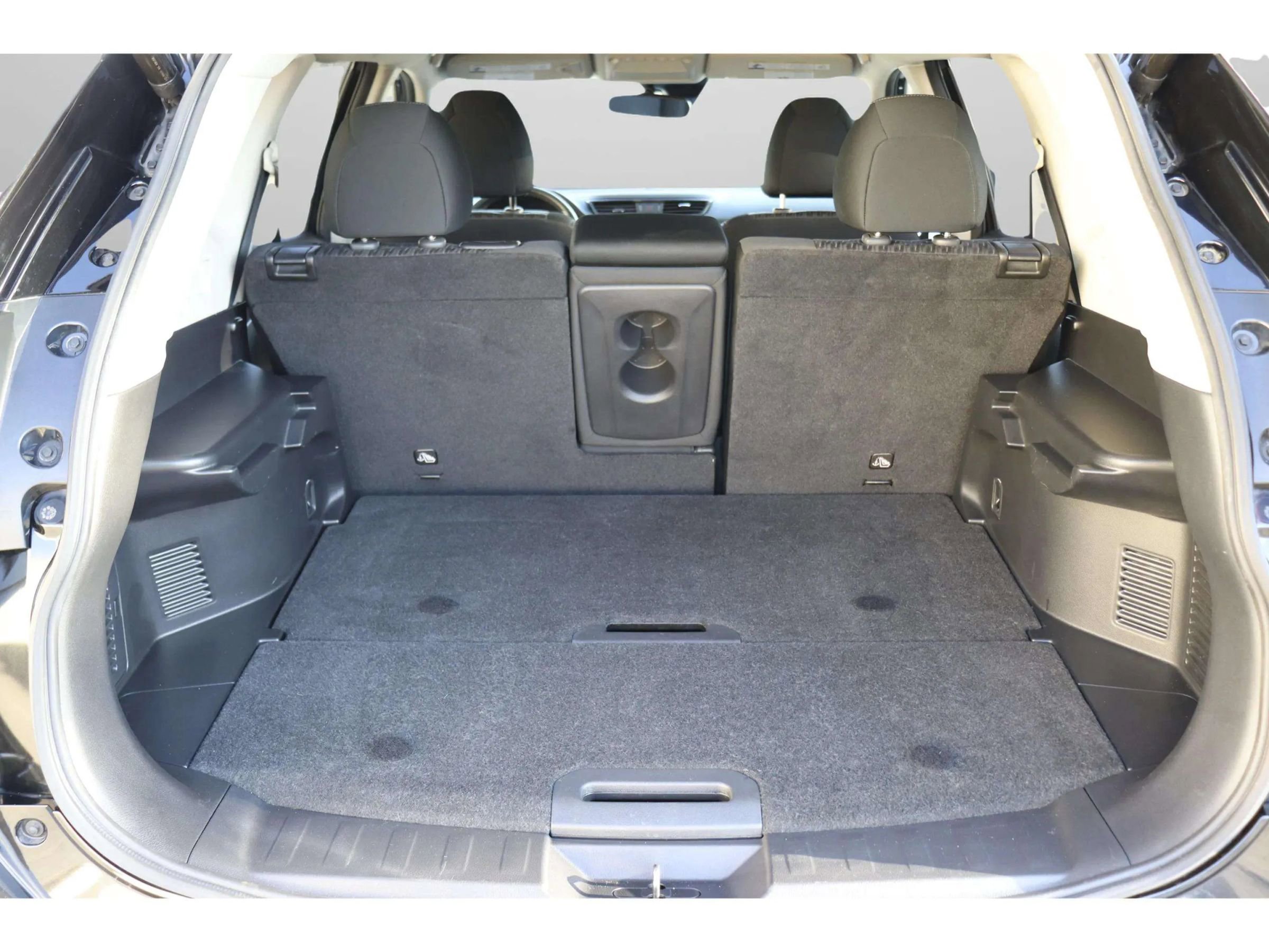 Used 2019 Nissan Rogue SV w/ Premium Package FWD image 28