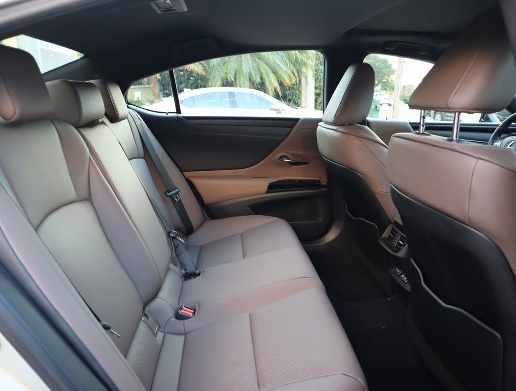 Used 2025 Lexus ES 300h w/ Premium Package FWD image 22