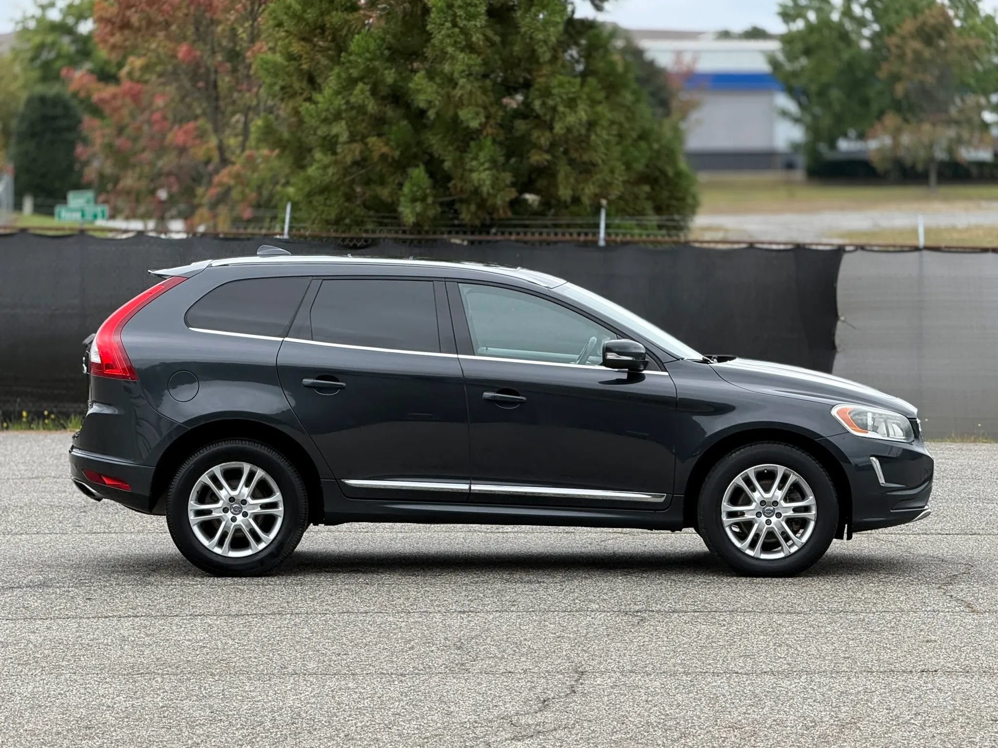 Used 2015 Volvo XC60 T5 w/ Proximity Package AWD/4WD image 7