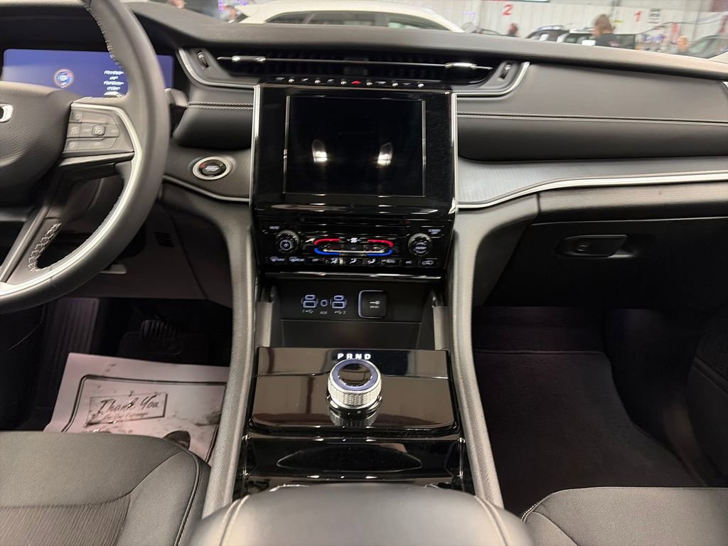 Certified 2023 Jeep Grand Cherokee Laredo AWD/4WD image 19