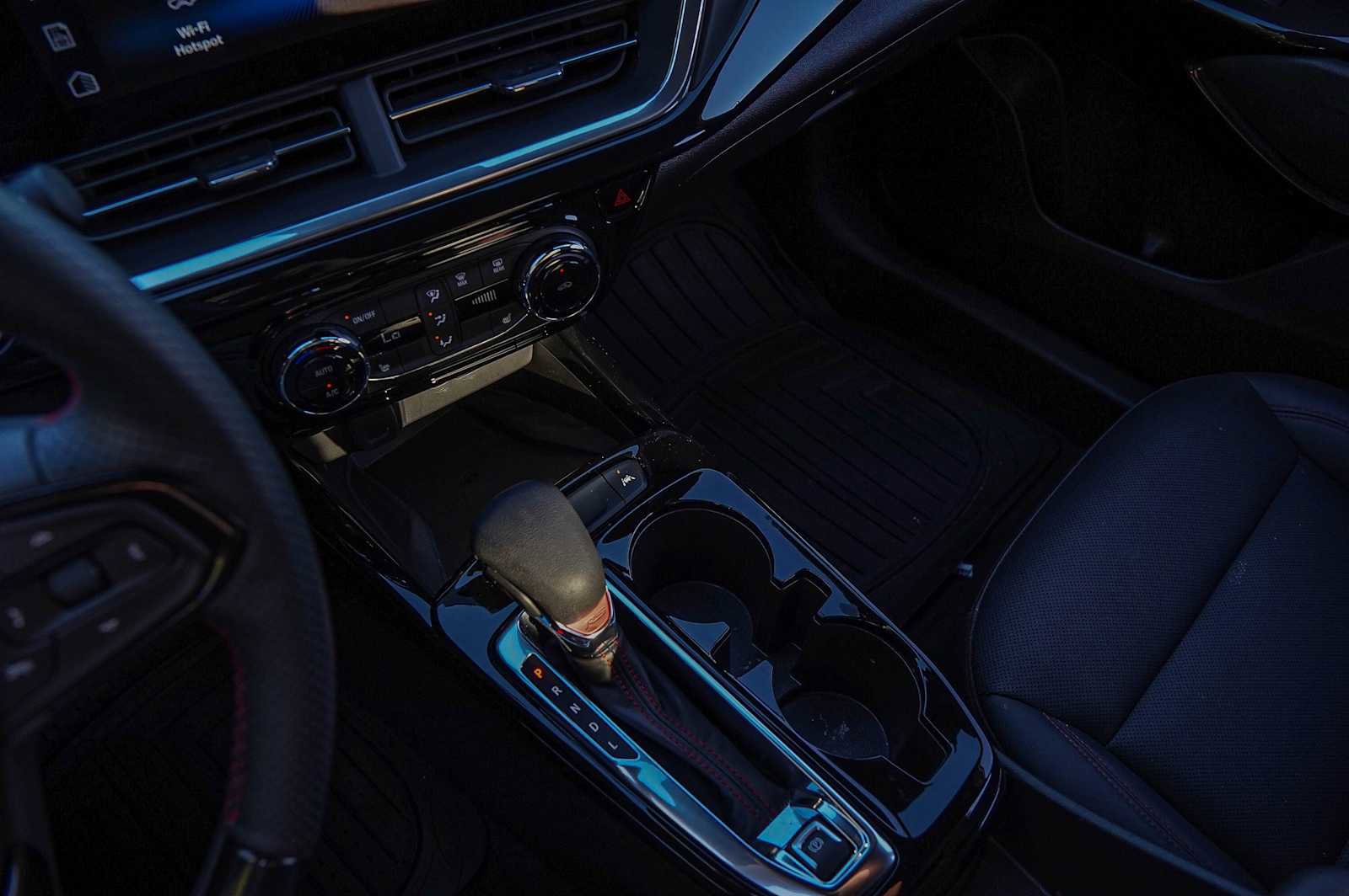 Used 2024 Chevrolet Trax RS w/ Sunroof Package image 18