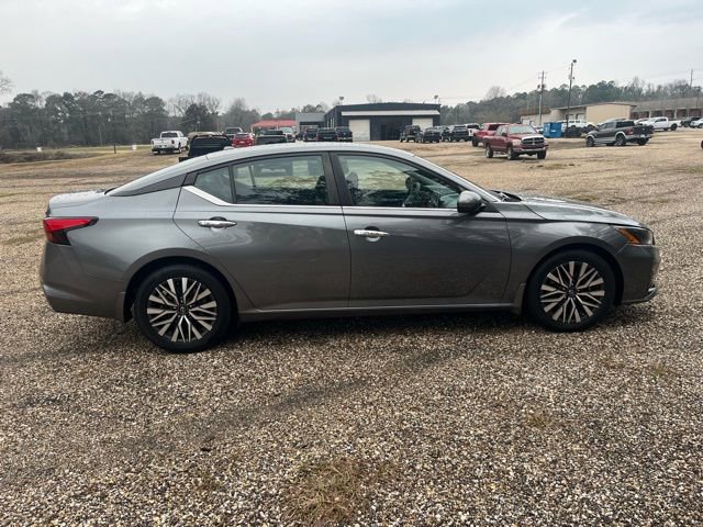 Used 2023 Nissan Altima 2.5 SV image 2