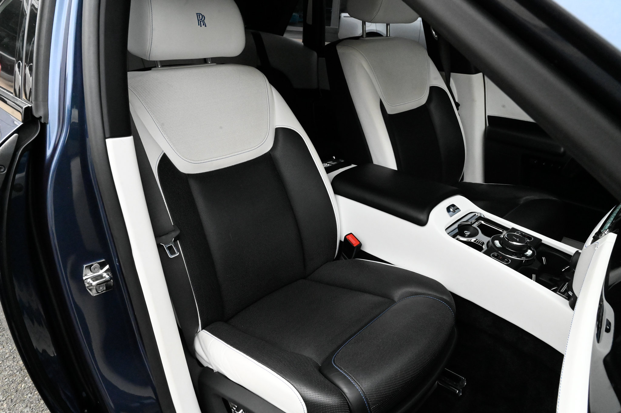 Used 2018 Rolls-Royce Ghost RWD image 57
