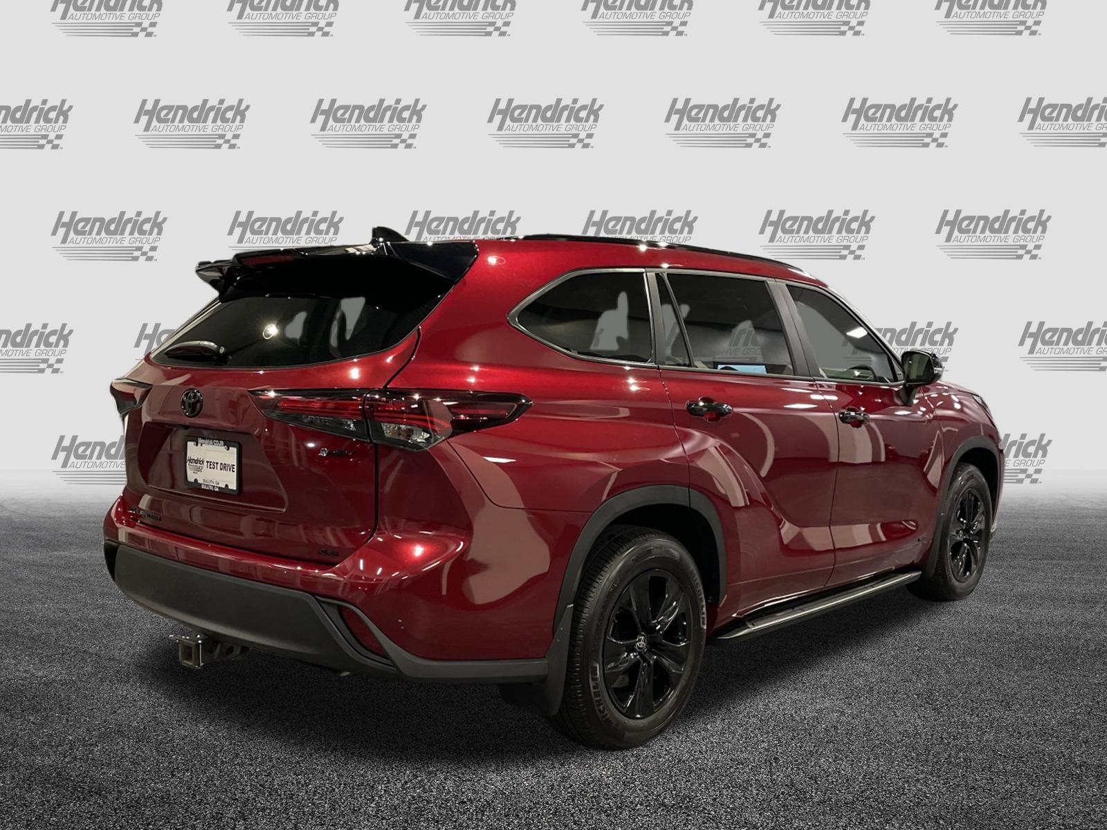 Used 2025 Toyota Highlander XLE image 10