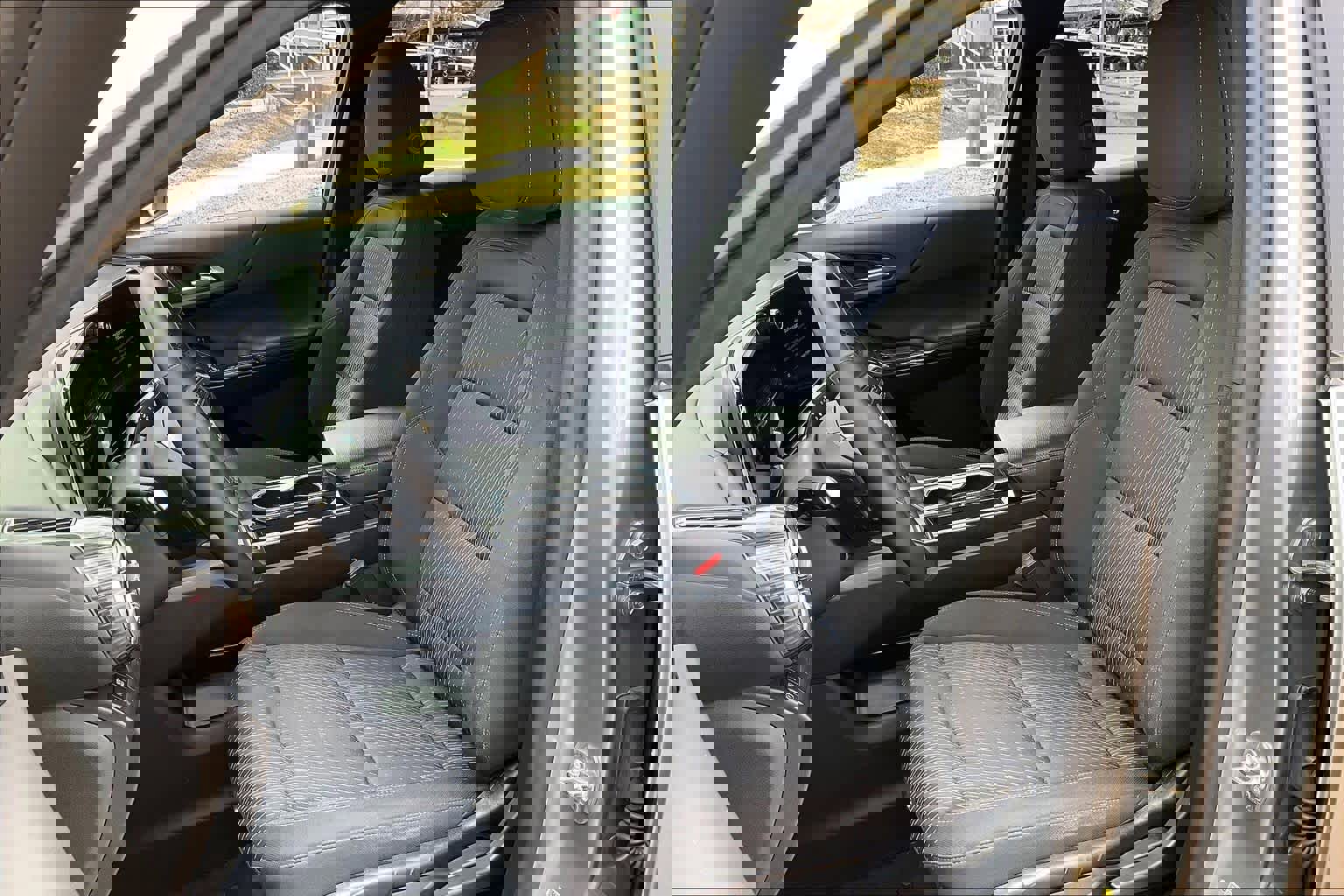 Used 2025 Chevrolet Equinox LT image 6