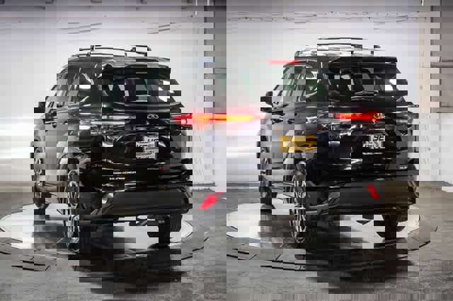 Certified 2022 Toyota Highlander XLE image 2